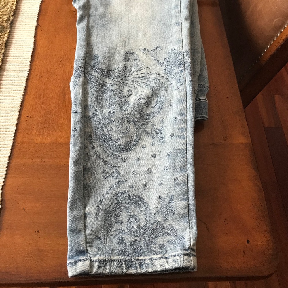 Embroidered F.D.J  Ankle length, pull-on stretch, dress jeans. Size 6